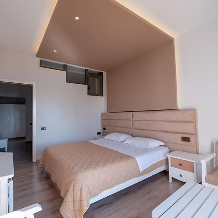 New Heaven Hotel Саранде Екстериор снимка